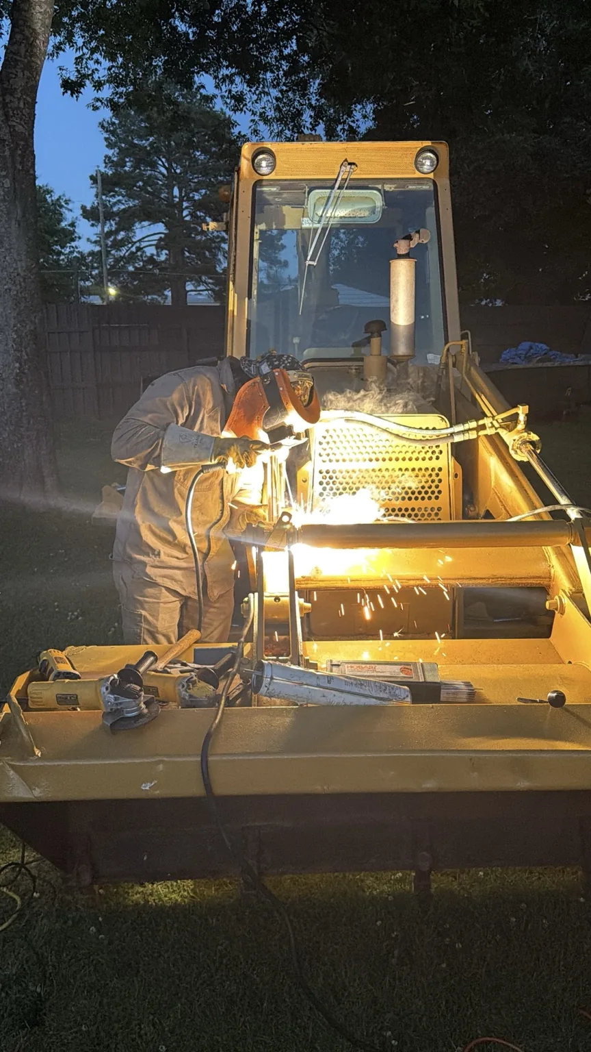 K&G Welding performing a mobile equipment repair